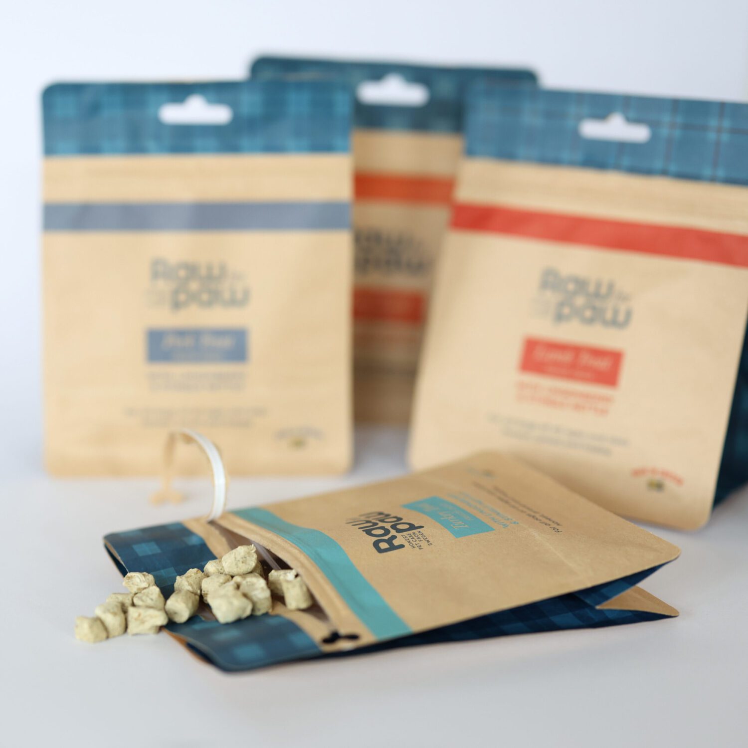Raw for Paw Treats - Dog treats with antioxidants from lingonberries and nettle.